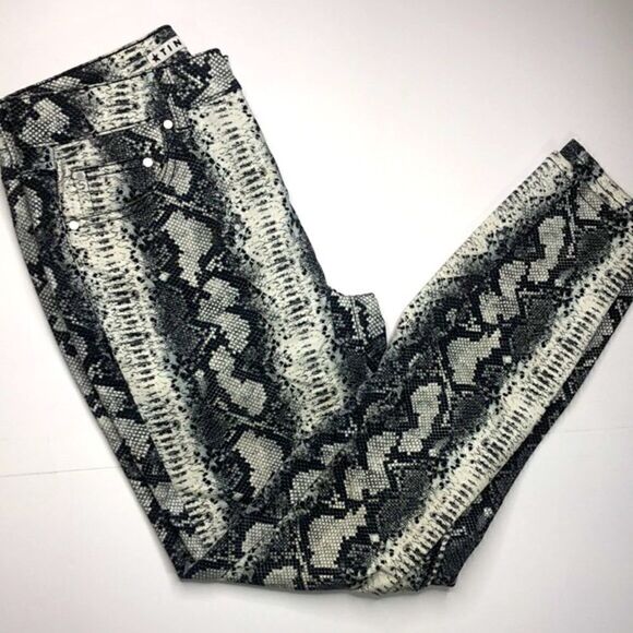 TINSELTOWN 7 Black & White Snakeskin Stretch High-Waisted Jeans - Picture 1 of 10